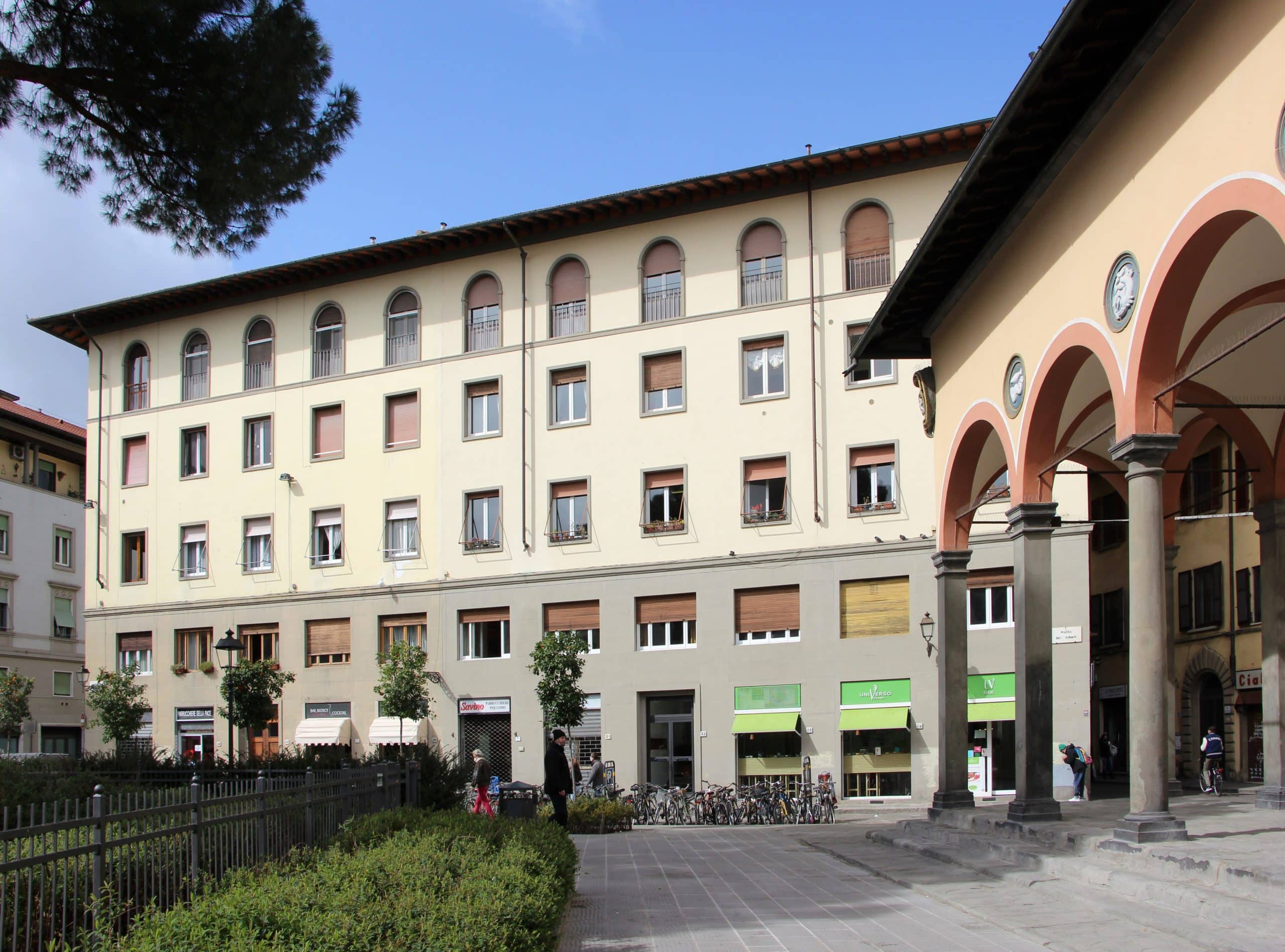 https://commons.wikimedia.org/wiki/File:Piazza_dei_ciompi_27,_casamento_moderno_01.jpg
