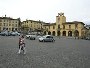 https://commons.wikimedia.org/wiki/File:Piazza_impruneta_01.JPG