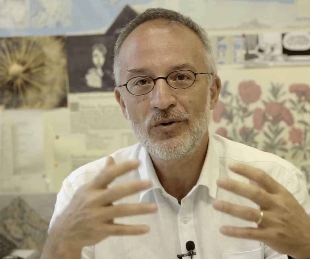 https://commons.wikimedia.org/wiki/File:Stefano_Mancuso_2018_Laterza.png