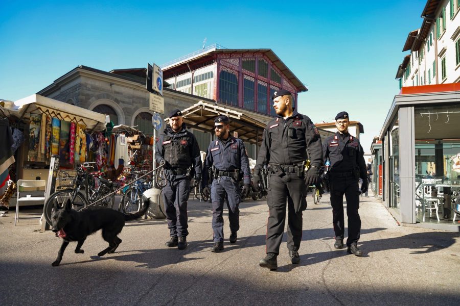14 NOVEMBRE 2024 FIRENZE CARABINIERI CONTROLLO STRAORDINARIO DEL TERRITORIO CON L' AUSILIO DEI MILITARI DELLA CIO INTERVENTO OPERATIVO MERCATO DI SAN LORENZO