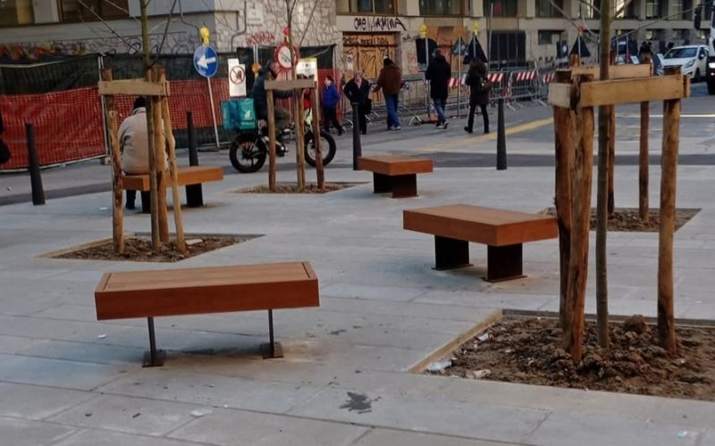 Gli arredi urbani posati in via Pietrapiana. Facebook