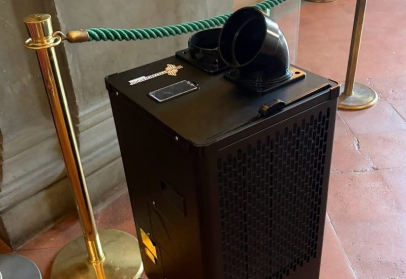 il finto condizionatore del Salone dei Cinquecento. Facebook