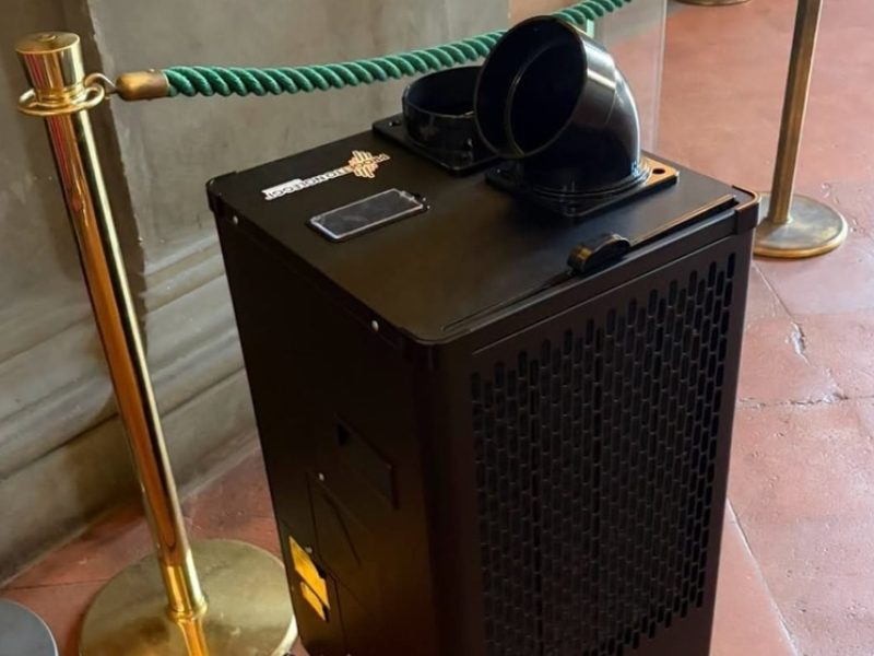 il finto condizionatore del Salone dei Cinquecento. Facebook