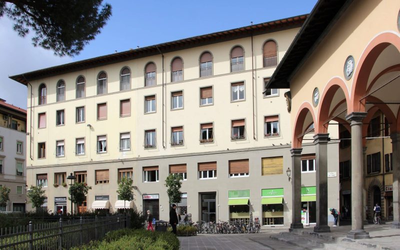 https://commons.wikimedia.org/wiki/File:Piazza_dei_ciompi_27,_casamento_moderno_01.jpg