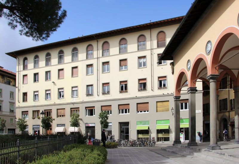 https://commons.wikimedia.org/wiki/File:Piazza_dei_ciompi_27,_casamento_moderno_01.jpg