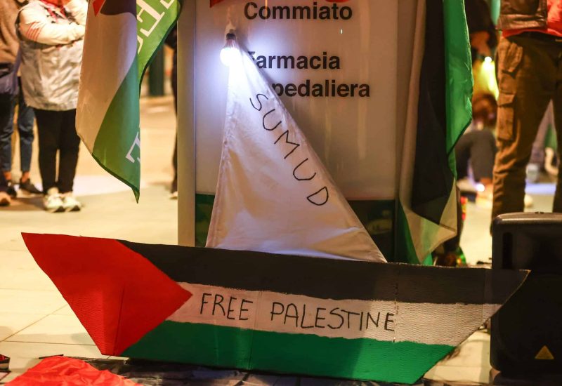 GERMOGLI PH 02 OTTOBRE 2025 EMPOLI FLASH MOB LUCI SULLA PALESTINA 100 OSPEDALI PER GAZA