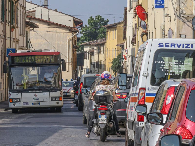 GERMOGLI PH: 11 GIUGNO 2025 FIRENZE LAVORI STRADALI PER PUBLIACQUA SULLA VIA BOLOGNESE TRAFFICO SOSTENUTO IN VIA FAENTINA E ZONA CURE