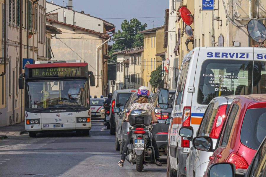 GERMOGLI PH: 11 GIUGNO 2025 FIRENZE LAVORI STRADALI PER PUBLIACQUA SULLA VIA BOLOGNESE TRAFFICO SOSTENUTO IN VIA FAENTINA E ZONA CURE
