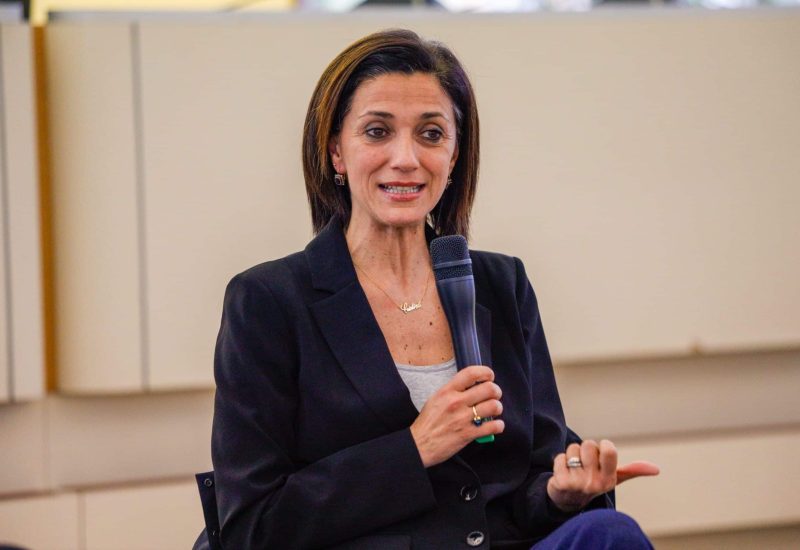 GERMOGLI PH 14 APRILE 2025 SCANDICCI SALA DEL CONSIGLIO COMUNALE PRESENTAZIONE DEL LIBRO A PENELOPE DI CRISTINA MANETTI CON LA DIRETTRICE AGNESE PINI NELLA FOTO CRISTINA MANETTI