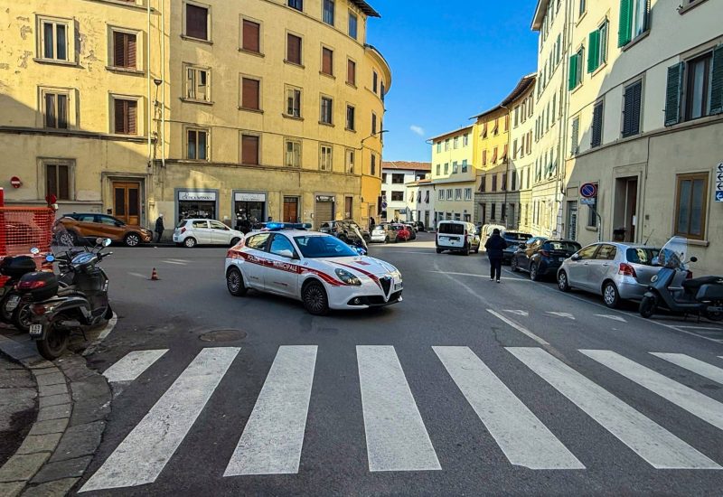 GERMOGLI PH: 15 FEBBRAIO 2025 FIRENZE VIA MICHELE MERCATI INCIDENTE STRADALE AUTO RIBALTATA SUL POSTO LA POLIZIA MUNICIPALE