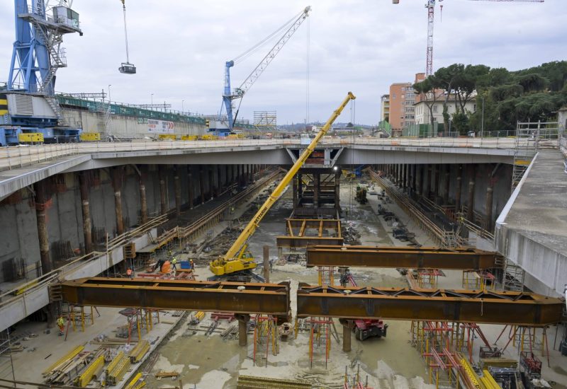 FIRENZE AL CANTIERE DELL’ALTA VELOCITA’ FIRENZE BELFIORE IL PRESIDENTE EUGENIO GIANI PER VERIFICARE LO STATO DI ACANZAMENTO DEI LAVORI DI REALIZZAZIONE DELLA NUOVA STAZIONE FOSTER DELL’ALTA VELOCITA’ GERMOGLI PH: 19 FEBBRAIO 2025 FIRENZE AL CANTIERE DELL'ALTA VELOCITA' FIRENZE BELFIORE IL PRESIDENTE EUGENIO GIANI PER VERIFICARE LO STATO DI ACANZAMENTO DEI LAVORI DI REALIZZAZIONE DELLA NUOVA STAZIONE FOSTER DELL'ALTA VELOCITA' NELLA FOTO GLI OPERAI A LAVORO SUL CANTIERE PER LA REALIZZAZIONE DELLA NUOVA STAZIONE FOSTER