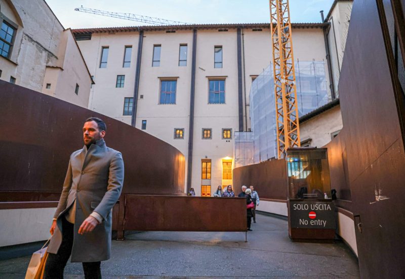 GERMOGLI PH: 19 GENNAIO 2023 FIRENZE MUSEO DEGLI UFFIZI USCITA CANTIERE IMPALCATURE LAVORI TURISTI TURISMO