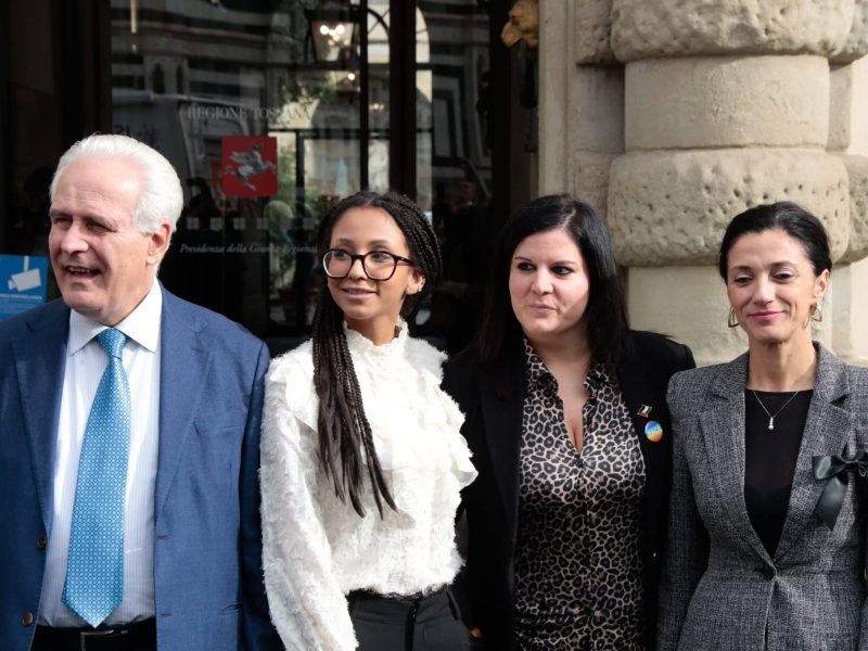 GERMOGLI PH 20 NOVEMBRE 2025 FIRENZE REGIONE TOSCANA PALAZZO STROZZI SACRATI PRESENTAZIONE NUOVA GIUNTA REGIONALE NELLA FOTO MIA DIOP ALESSANDRA NARDINI CRISTINA MANETTI EUGENIO GIANI