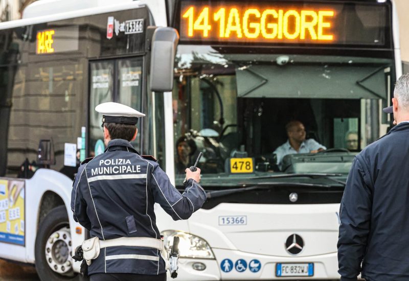 GERMOGLI PH 20 OTTOBRE 2025 FIRENZE FOTO SIMBOLO POLIZIA LOCALE O MUNICIPALE SERVIZIO TRAFFICO ORDINE PUBBLICO VIABILITA'