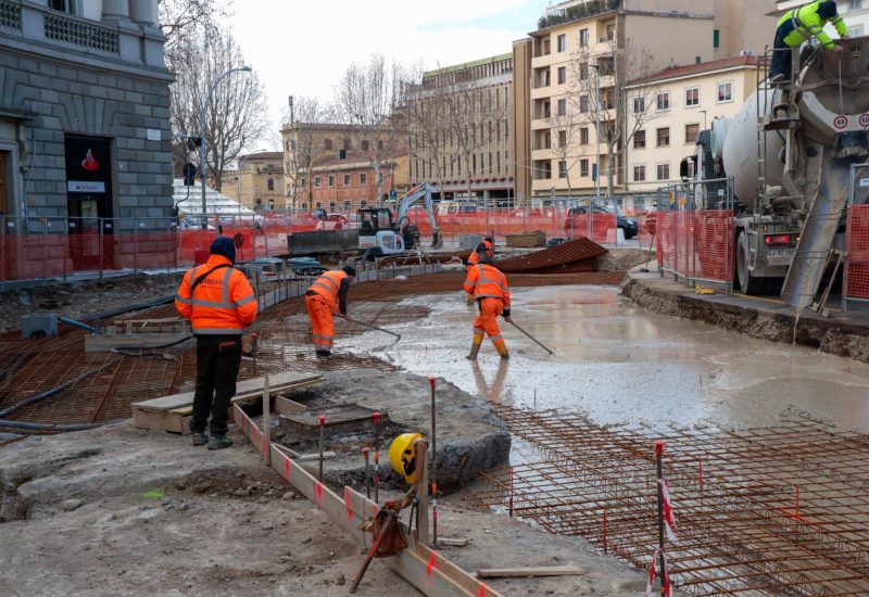 GERMOGLI PH 21 GENNAIO 2026 FIRENZE PIAZZA BECCARIA LAVORI PER IL COMPLETAMENTO DELLA TRAMVIA FINO A BAGNO A RIPOLI SCAVI OPERAI CANTIERE