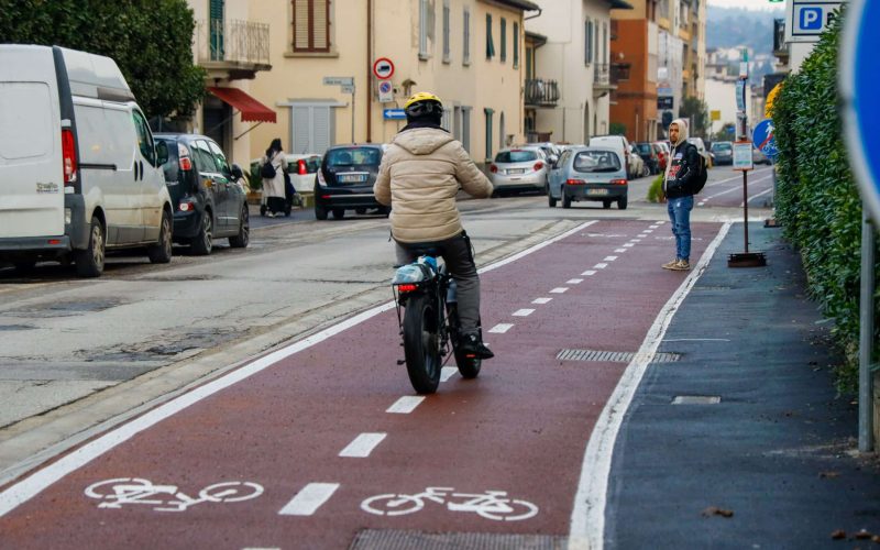 GERMOGLI PH 23 GENNAIO 2025 SIGNA VIA ROMA PISTA CICLABILE CICLISTI BICICLETTE