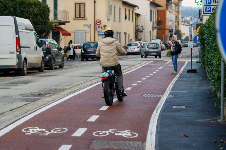GERMOGLI PH 23 GENNAIO 2025 SIGNA VIA ROMA PISTA CICLABILE CICLISTI BICICLETTE