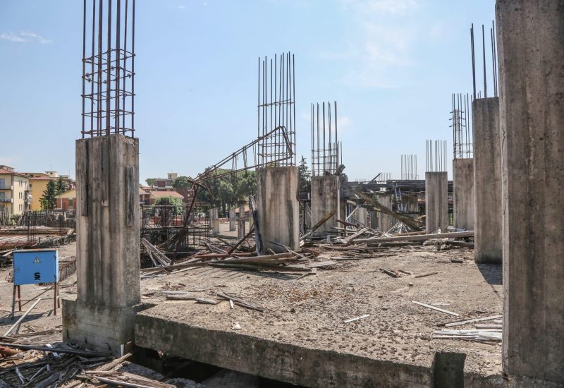 GERMOGLI PH: 23 MAGGIO 2017 FIRENZE IL MOSTRO DEL POGGETTO ECOMOSTRO CANTIERE ABBANDONATO DEGRADO ZONA RESIDENZIALE