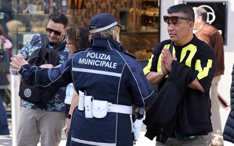 GERMOGLI PH 25 APRILE 2025 FIRENZE CENTRO STORICO POLIZIA LOCALE MUNICIPALE TURISTI