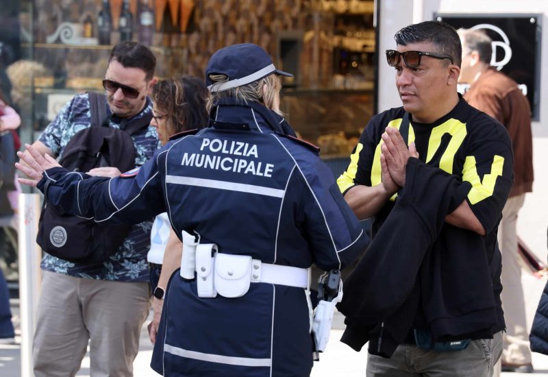 GERMOGLI PH 25 APRILE 2025 FIRENZE CENTRO STORICO POLIZIA LOCALE MUNICIPALE TURISTI
