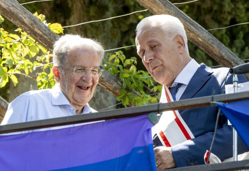 GERMOGLI PH: 25 MAGGIO 2025 VICCHIO DI MUGELLO 24ESIMA MARCIA PER LA PACE CHE ARRIVA ALLA CHIESA DI BARBIANA NELLA FOTO ROMANO PRODI EUGENIO GIANI