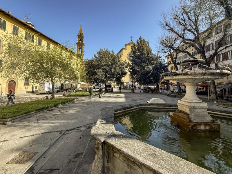 GERMOGLI PH: 25 MARZO 2025 FIRENZE  PIAZZA SANTO SPIRITO CENTRO STORICO FIORENTINO