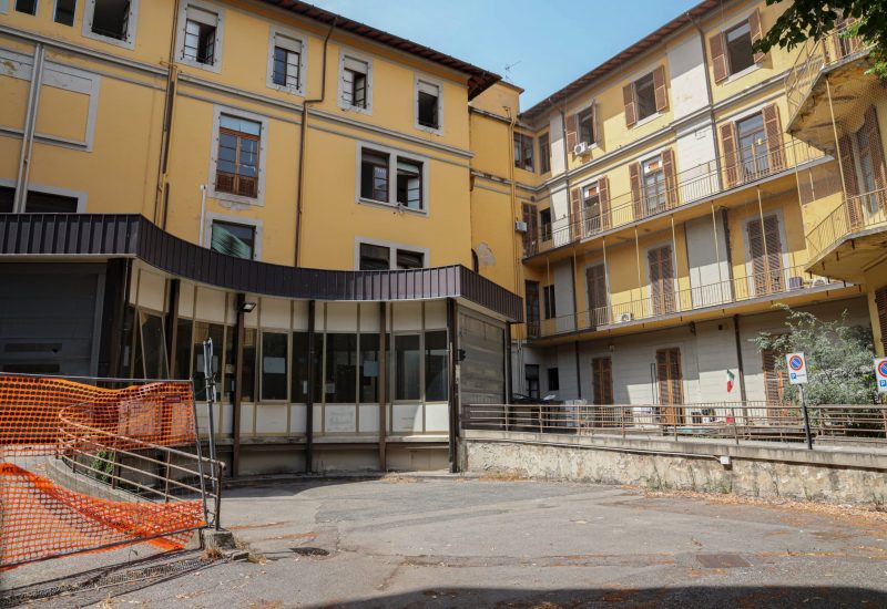 GERMOGLI PH 26 LUGLIO 2021 FIRENZE CAREGGI VILLA MONNA TESSA OCCUPATA DA EXTRACOMUNITARI