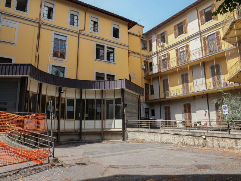 GERMOGLI PH 26 LUGLIO 2021 FIRENZE CAREGGI VILLA MONNA TESSA OCCUPATA DA EXTRACOMUNITARI
