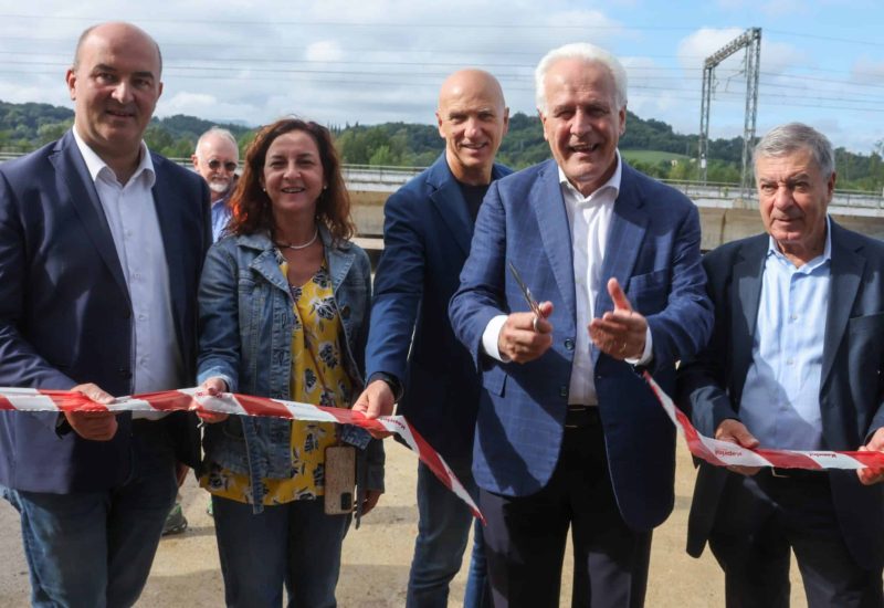 GERMOGLI PH 26 SETTEMBRE 2025 FIGLINE VALDARNO INAUGURAZIONE CASSA DI ESPANSIONE PIZZICONI NELLA FOTO EUGENIO GIANI PRESIDENTE REGIONE TOSCANA AL TAGLIO DEL NASTRO CON IL SINDACO PIANIGIANI