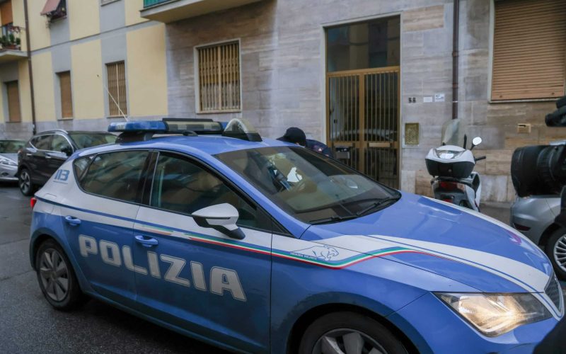 GERMOGLI PH: 30 NOVEMBRE 2023 FIRENZE VIA FRANCESCO DE PINEDO OMICIDIO IN APPARTAMENTO SU POSTO LA POLIZIA DI STATO NELLA FOTO