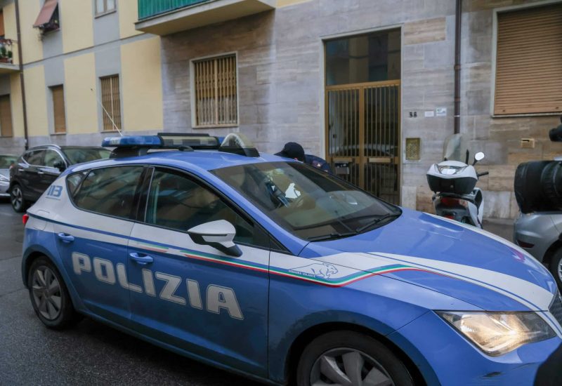 GERMOGLI PH: 30 NOVEMBRE 2023 FIRENZE VIA FRANCESCO DE PINEDO OMICIDIO IN APPARTAMENTO SU POSTO LA POLIZIA DI STATO NELLA FOTO