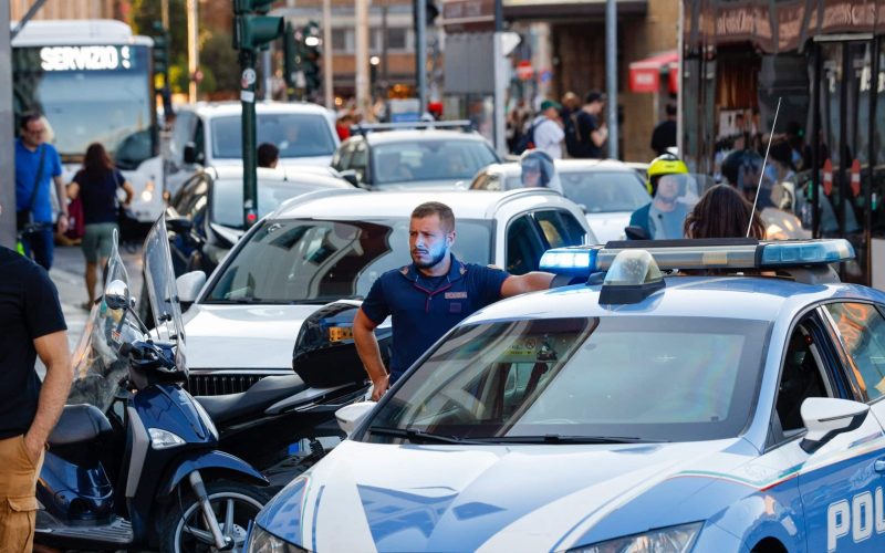 GERMOGLI PH 31 LUGLIO 2024 FIRENZE VIA ALAMANNI STAZIONE SANTA MARIA NOVELLA RETATA CONTROLLI ANTIDROGA DELLE FORZE DELL'ORDINE NELLA FOTO POLIZIA DI STATO