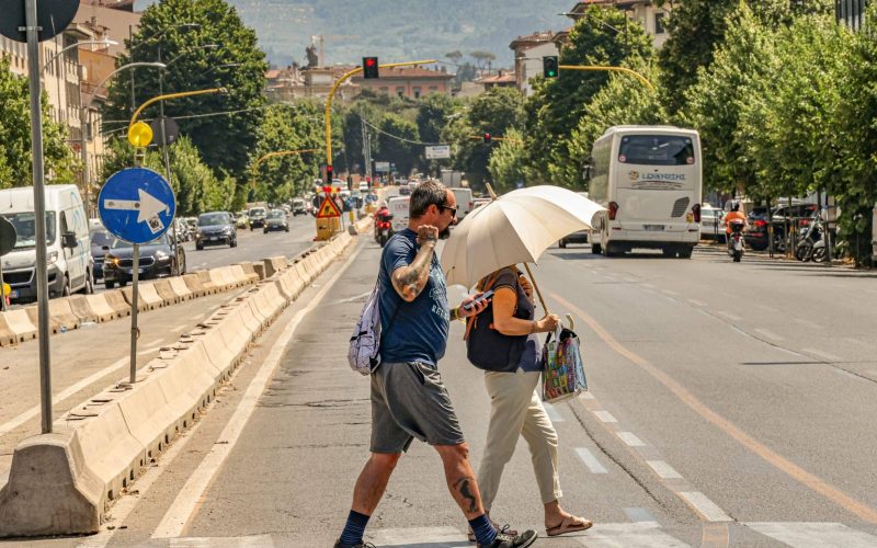 GERMOGLI PH: 5 GIUGNO 2022 FIRENZE  VIALI DI CIRCONVALLAZIONE CALDO AFA TEMPERATURE RECORD