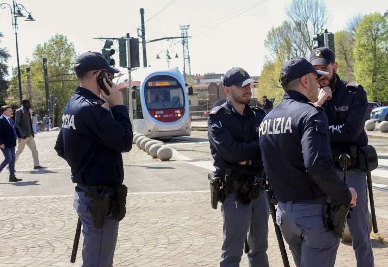 GERMOGLI PH: 7 APRILE 2025 FIRENZE POLIZIA DI STATO  TRAMVIA CONTROLLI MEZZI PUBBLICI