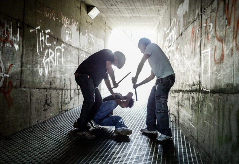 GERMOGLI PH: FIRENZE FOTO SIMBOLO CRIMINALITA'  BABY GANG GIOVANILI PESTAGGI ARMA CONTUNDENTE SPRANGA COLTELLO VIOLENZA BRANCO RISSA AGGRESSIONE
