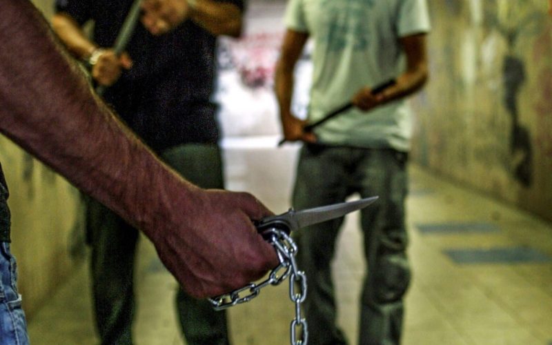 GERMOGLI PH: FIRENZE FOTO SIMBOLO CRIMINALITA'  BABY GANG GIOVANILI PESTAGGI ARMA CONTUNDENTE SPRANGA COLTELLO VIOLENZA BRANCO RISSA AGGRESSIONE