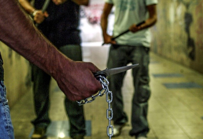 GERMOGLI PH: FIRENZE FOTO SIMBOLO CRIMINALITA'  BABY GANG GIOVANILI PESTAGGI ARMA CONTUNDENTE SPRANGA COLTELLO VIOLENZA BRANCO RISSA AGGRESSIONE