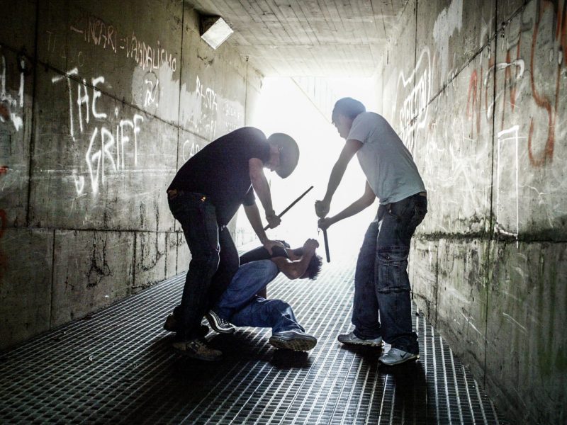 GERMOGLI PH: FIRENZE FOTO SIMBOLO CRIMINALITA' BABY GANG GIOVANILI PESTAGGI ARMA CONTUNDENTE SPRANGA COLTELLO VIOLENZA BRANCO RISSA AGGRESSIONE