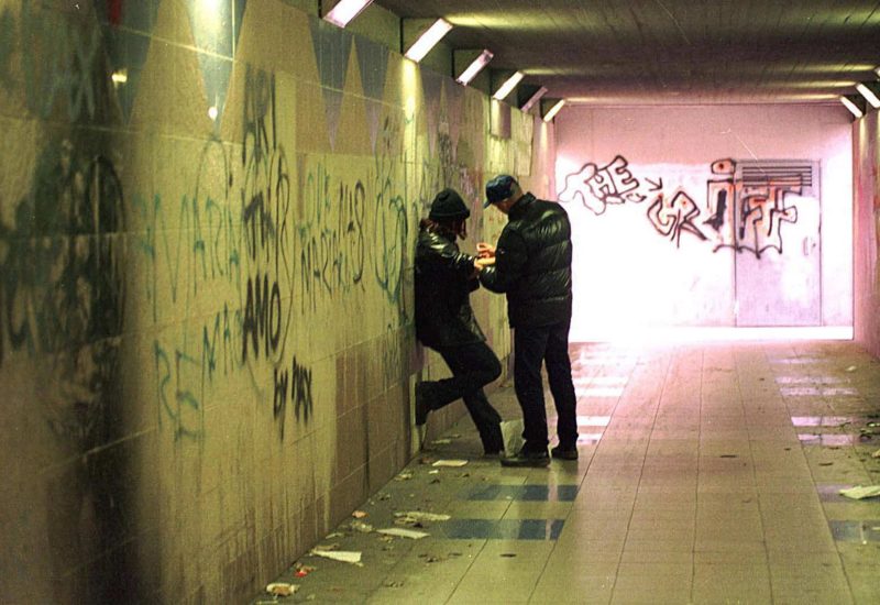 GERMOGLI PH: FIRENZE SOTTOPASSO PEDONALE  DROGATI DROGA 
SPACCIATORI SPACCIO  RAGAZZI CHE SI BUCANO EROINA SIRINGHE DIPENDENZA DISAGIO SOCIALE