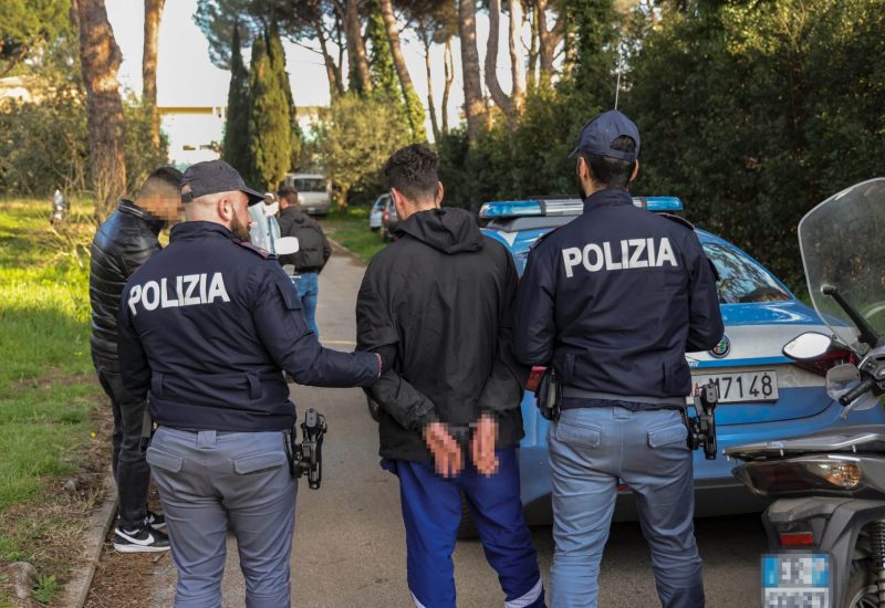 GERMOGLI PH:21 MARZO 2023 FIRENZE POLIZIA DI STATO ARRESTA EXTRACOMUNITARIO PER FURTO E RICETTAZIONE  DI MOTORINI RUBATI