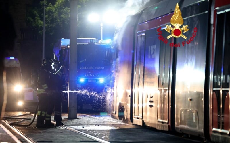 Incendio sulla tramvia in piazza Paolo Uccello 20 giugno 2026 0
