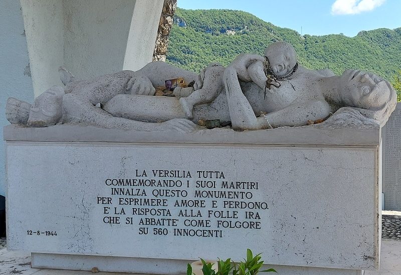 Memoriale_eccidio_Sant’Anna_di_Stazzema Memoriale_eccidio_Sant'Anna_di_Stazzema