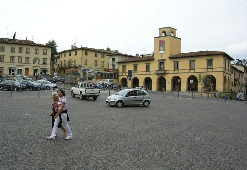 https://commons.wikimedia.org/wiki/File:Piazza_impruneta_01.JPG