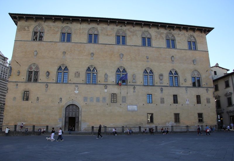 Pistoia,_palazzo_Pretorio_(01)