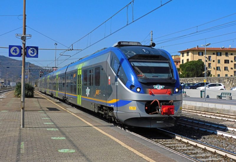 https://commons.wikimedia.org/wiki/File:TFT_ETR_425_102_Pontassieve_20220309.jpg