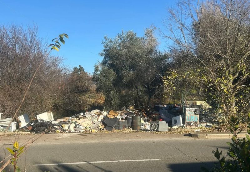 la discarica a cielo aperto di via della Chimera