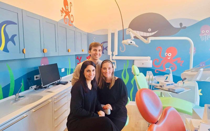 apertura sorriso giovane prato