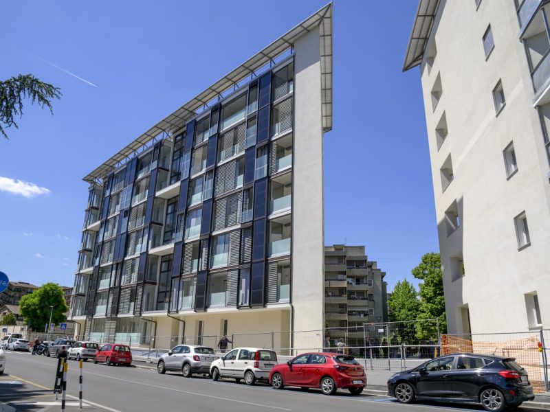 GERMOGLI PH: 10 MAGGIO 2024 FIRENZE IN VIA TORRE DEGLI AGLI E' STATO PRESENTATO IL FINE LAVORI DELLE NUOVE CASE POPOLARI NELLA FOTO IL NUOVO COMPLESSO DI CASE POPOLARI DI VIA TORRE DEGLI ALTRI