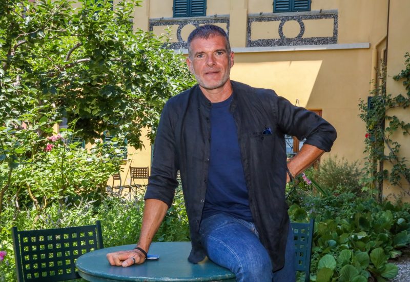 GERMOGLI PH: 7 LUGLIO 2022 FIESOLE PENSIONE BENCISTA' CONFERENZA STAMPA CON L'ATTORE STEFANO MASSINI PER PRESENTARE LA SERATA EVENTO CHE SI SVOLGERA' AL TEATRO ROMANO DI FIESOLE NELLA FOTO STEFANO MASSINI