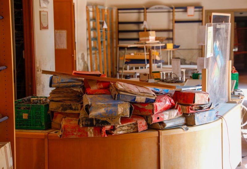 GERMOGLI PH: 26 LUGLIO 2024 CAMPI BISENZIO SOPRALLUOGO DOPO 9 MESI DALL'ALLUVIONE SULLO STATO DELLE IMPRESE COLPITE E SUI RISTORI NELLA FOTO LA BIBLIOTECA TIZIANO TERZANI PRESENTA ANCORA I SEGNI DELL'ALLUVIONE